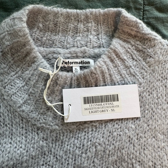 NEW with tags Reformation Saga Sleeveless Turtleneck Sweater – Light Gray - Picture 5 of 11